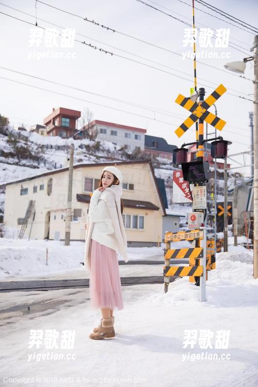 IMiss爱蜜社 - 莉莉Lily的户外写真：不只自然，还有随性的清新感