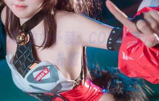 KuukoW的女仆装：COS得意，原图直扑眼球！