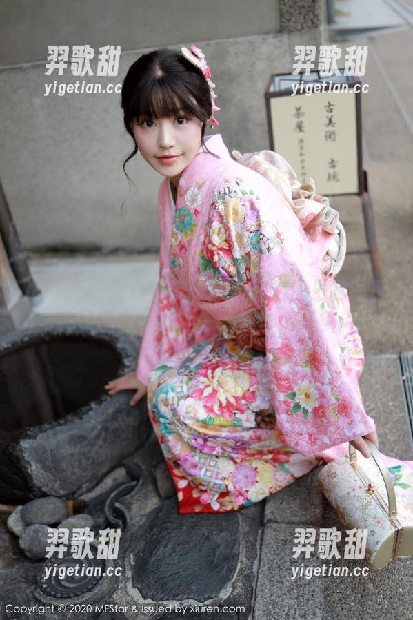 MFStar模范学院-大美妞儿 MFStar模范学院 - 大美妞儿的日常写真,裤里丝,随便一瞥就让人想多。