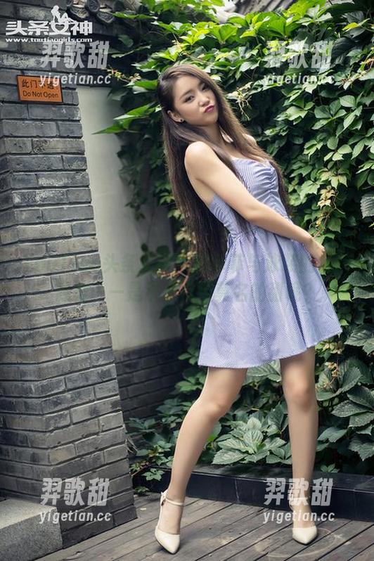 TouTiao头条女神 - 穆菲菲与泳装的私房独舞——是不是有点莫名的甜呢？