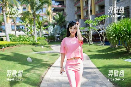 TuiGirl推女郎 - 真的有人能让白丝变得如此迷人——何何夕的高清资源。