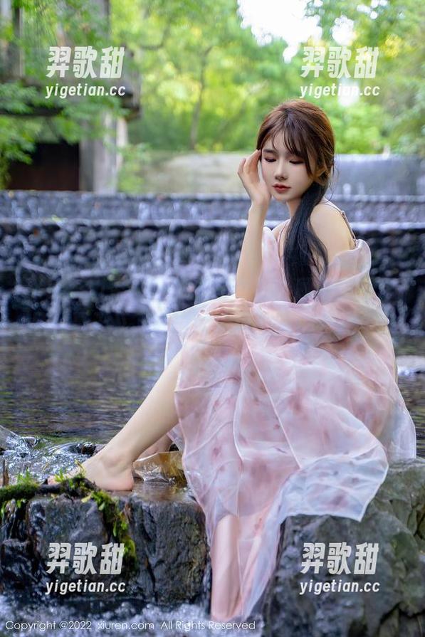 Xiuren秀人网 - 原图专属，顾楚楚的作品《夏天》，夏日的清风都觉得有点多余。