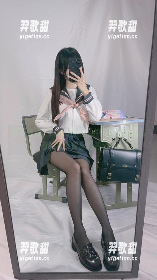 能不能说，Miko酱的私拍美脚原图让我有种意外惊喜的冲动？