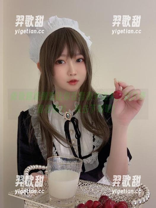 依依超级懒 依依超级懒想让你在雪夜中迷失,别只停留在图片,快去下载吧!