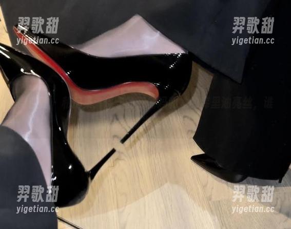 微密圈 - 私房集：保守的二舅妈和她的库里油亮丝，谁能拒绝的光泽感呢？