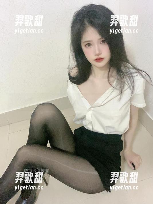 只想说，白睡衣下的倦倦喵是个小意外