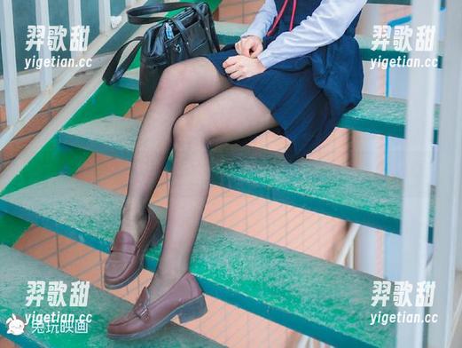 在线上，兔玩映画的水手裙合集为你展现无声的挑逗