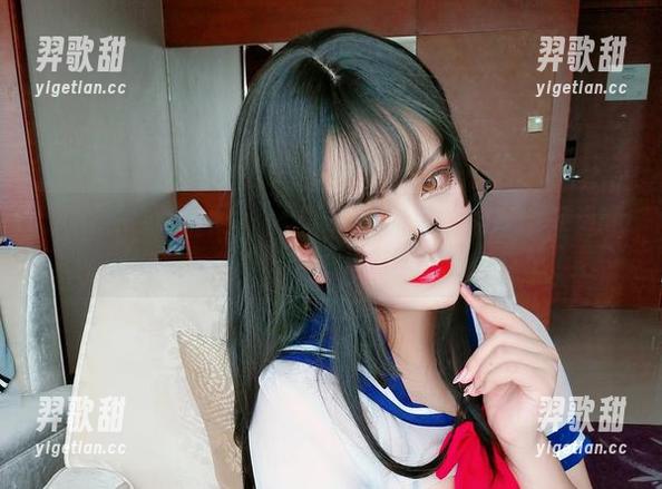 什么是生与死？夏鸽鸽不想起床的泳装Cos作出了精选解答，毫无压力！