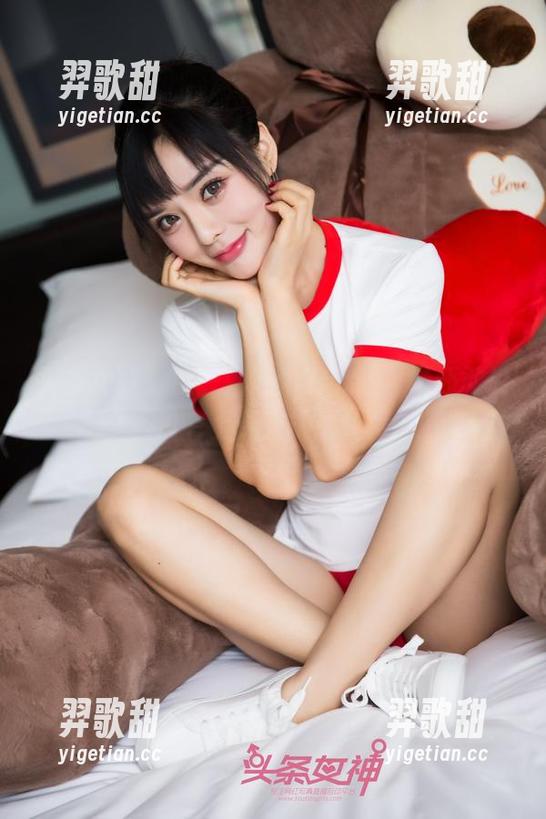 头条女神 - 王一涵连体衣套图，谁还敢说，没有上天入地的长度？