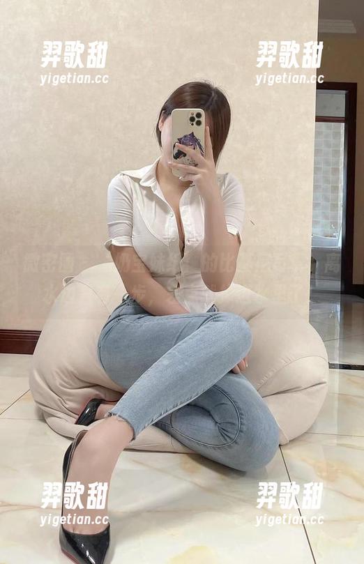 奶宝妹纸 微密圈 - ‘奶宝妹纸’的比基尼写真,离水边只有一步,差点就掉进水里了!