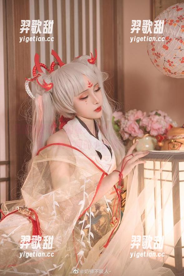 用奶狮不咬人的镜头记录，免费照片和剧情之间的小惊喜！