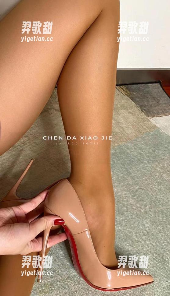 微密圈 - 宸大小姐的网袜图册，高清得像是从画中走出来的！