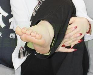 小众视觉 - 别说我没提醒你，蓉蓉的最新套图里美腿杀手级，注意小心心脏哦！