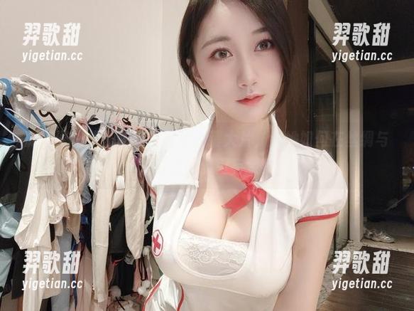 微密圈 - 小玉吃果冻黑丝高清大片，看她如何在丝绸与皮肤之间游刃有余！
