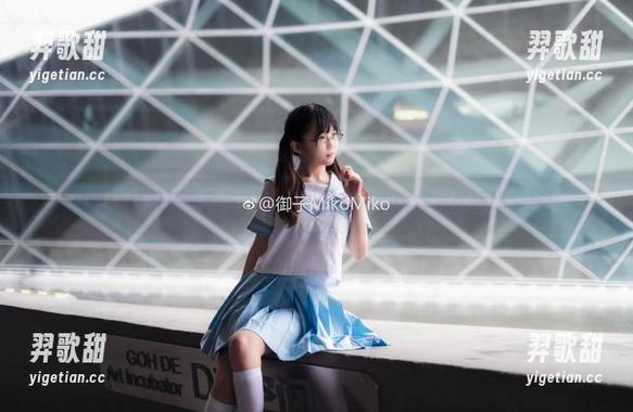 谁说白裙只适合公主？御子Yumiko告诉你怎么演绎个性！