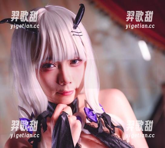 在末夜787的作品里，网袜和迷雾同在——看这张图片！