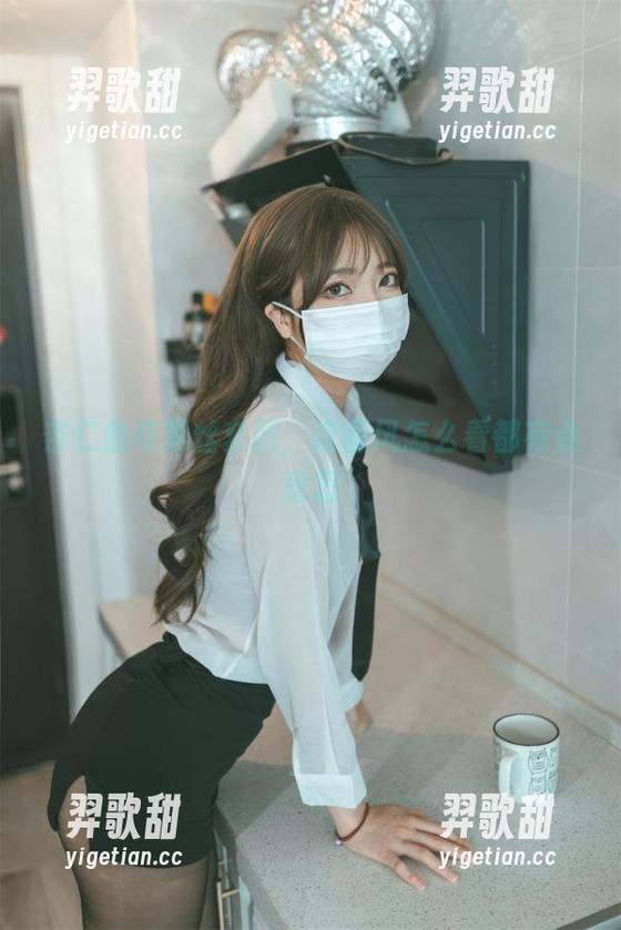 杏仁曲奇黑丝套图，这画风怎么看都有点意思