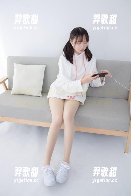 森萝财团 - 谁说壁纸只看品味，小茵的公园白丝合集才是真正的潮流风向标！