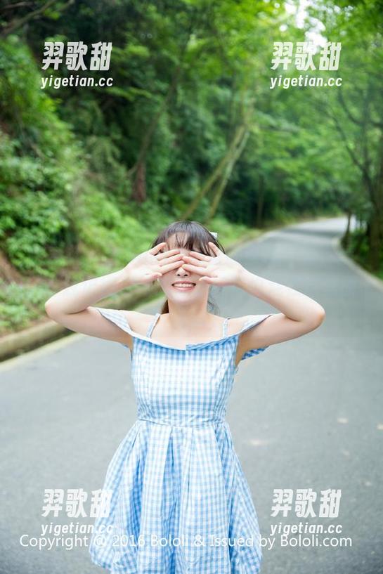 波萝社 - 看Suki朱忆音的圣诞写真，精选？我记得去年的袜子好像也混在这里面了。