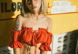 波萝社 - 许诺Sabrina黑色？最新作品让你心里一阵小震动，快来瞧瞧我的时髦觉悟！