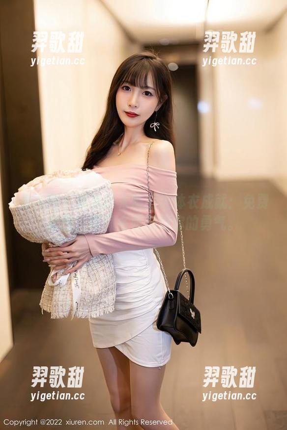 秀人网 - 就是阿朱啊的连体衣成就：免费套图，真假名媛都没你的勇气。