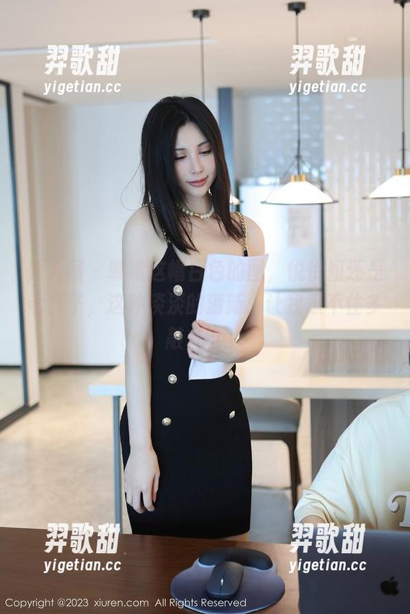 秀人网 - 瞧瞧这幅白色的图，悦悦姐还是老样子，这种淡淡的清新，让我忍不住多敲几下。