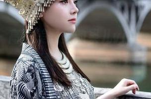 秀人网 - 高清美图里的果儿victoria，似乎在和夏天默默约会