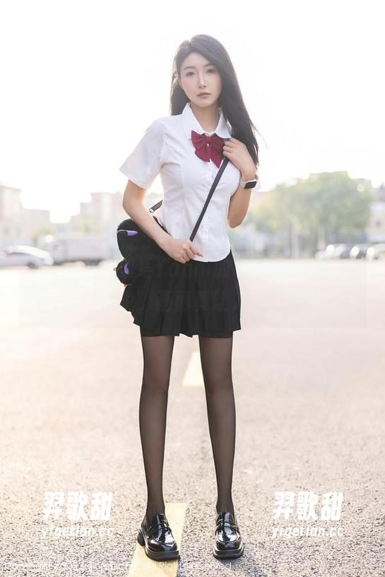 秀人网 - 王馨瑶Yanni的“女孩”原图，看到后我想说，画面真让人捉摸不透啊。