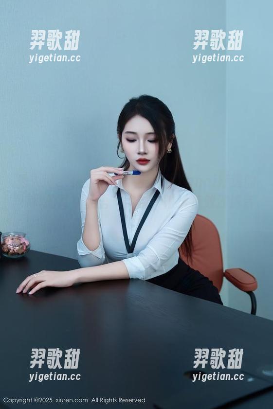 秀人网 - 海边图集：王馨瑶Yanni打造的‘风的耳边私语’实录，附送特效沙滩音哨
