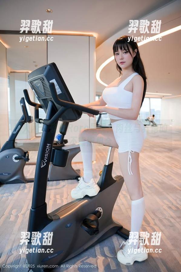秀人网 - 软软Roro呈现：肉丝与其他的不靠谱组合