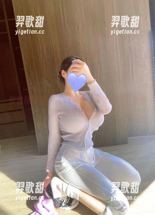 微密圈 - 童小芯vs黑色，谁更逆天？来看免费的图集碰碰运气！