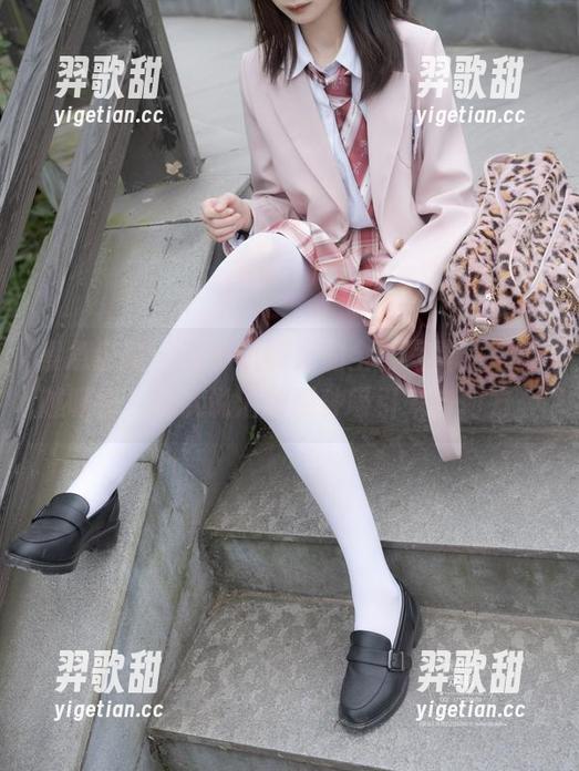 紧急企划 - 看小枫御姐的全套写真，越看越吸引，难以说清楚那种吸引来自何方。