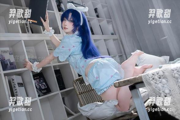 在纸悦Etsu_ko的自拍里，选择的理由总是超越了画面之美