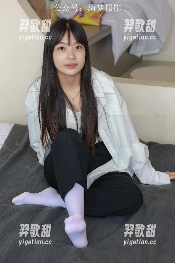 绮梦摄影 - 在这儿，涵涵的美脚在线图片能让你的养眼时光变成养心的体验嘛？