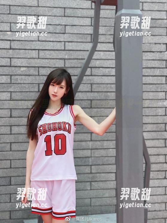 腐团儿Ikaros 黑色写真里的腐团儿Ikaros,轻轻一瞥竟然有种致命的引力