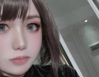 芊川一笑MNK的精彩娱乐，精选几组豌豆公主的时髦姿态