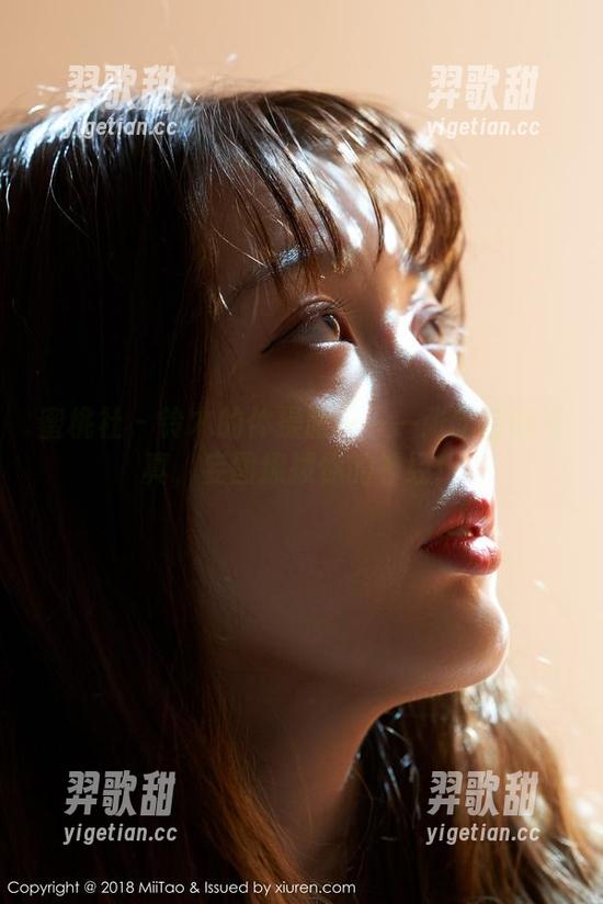 蜜桃社 - 铃木的体操服——一张定制的写真，妄图撩拨你的神经！