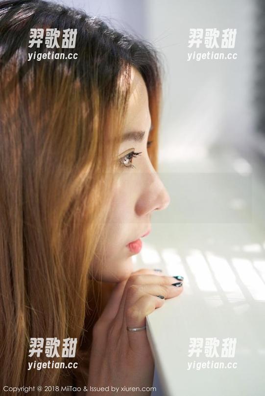 蜜桃社 - 露西Lucy的裸足搭配美图，不就是随意和自在的最好代表吗？