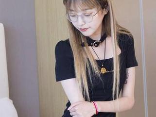 袜啵啵 - 看，图片里小沫在体操服中舞动，我深刻觉悟到——原来我就是个观众，还得继续坐着吃零食！