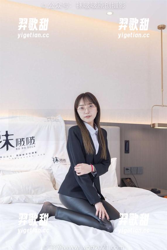 袜啵啵-芝士 袜啵啵 - 芝士的精选美图,薄肉丝俨然一个小段位!