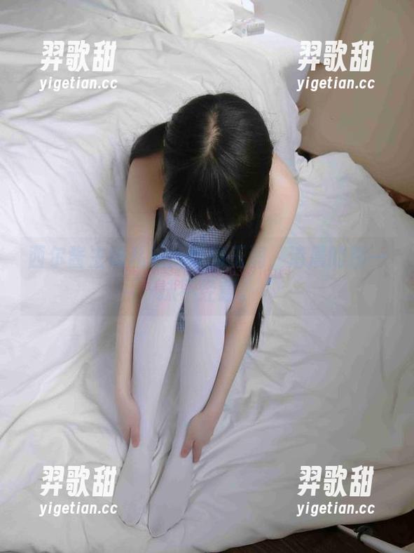 西尔酱主动私拍：珠圆玉润，清晨的那一抹不经意。