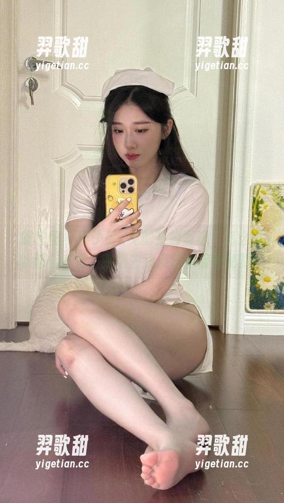 轩子巨2兔 微密圈 - 轩子巨2兔的美脚写真,怎么可以那么好看?我得去找点腿部保养秘籍!