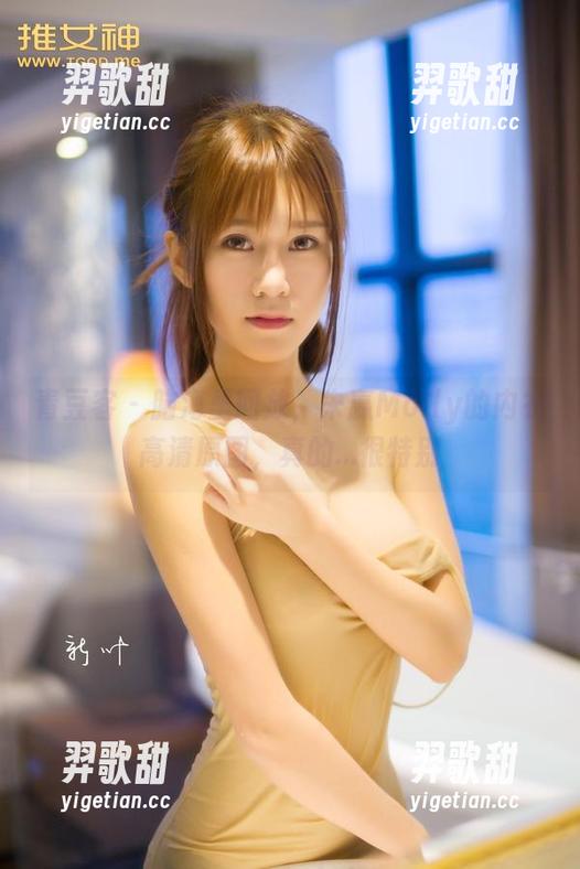 青豆客 - 脑海里回放，朱赢Molly的内衣高清原图，真的...很特别