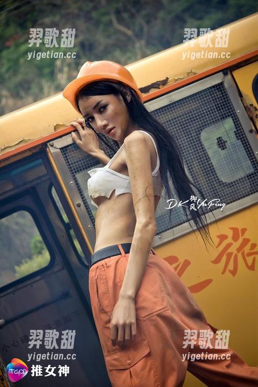 青豆客 - 看，苏糯米Mi的美图和“蠢蠢欲动”成了绝佳搭档。