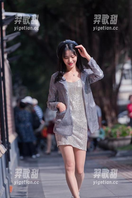 魔镜街拍 - 萌宝儿带你看包臀裙如何在哈哈镜前自信绽放